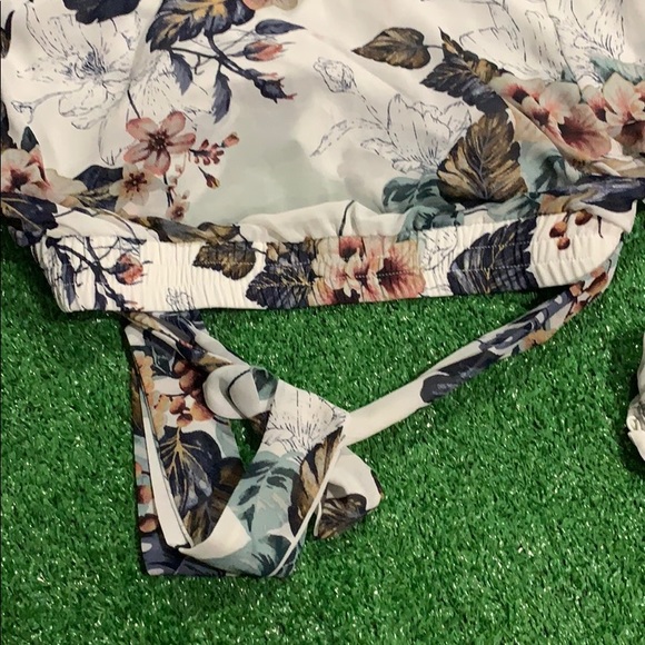 - FASHION NOVA FLORAL SET - - Picture 4 of 6